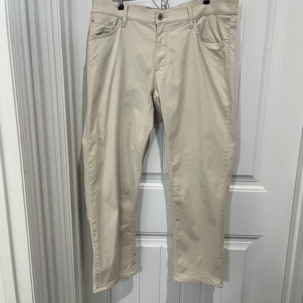 Brax Hi-Flex Modern Fit Beige Chuck Style Chino Jeans‎ Measures 39/27